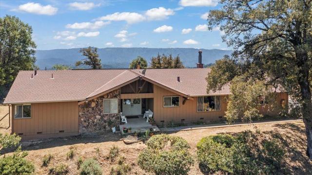 18584 Favre Ridge Road, Los Gatos CA: https://media.crmls.org/mediaz/8935a68c-6a40-41e3-b3f7-efc06f280f0d.jpg