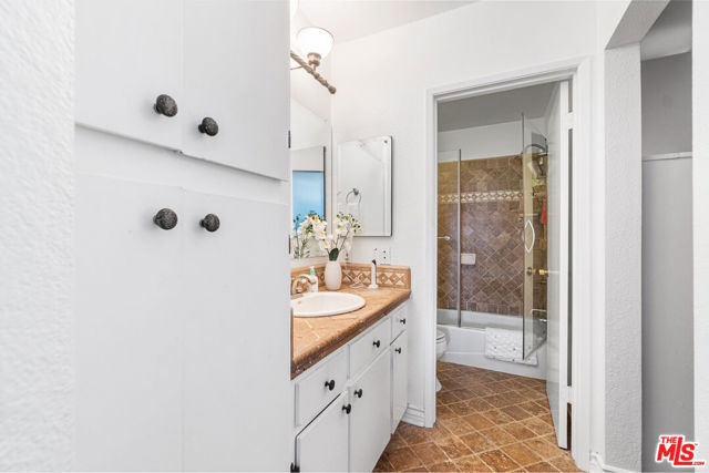 8162 Manitoba Street, Playa del Rey CA: https://media.crmls.org/mediaz/8935b58c-fc0b-4751-bb6b-d89162428fc8.jpg