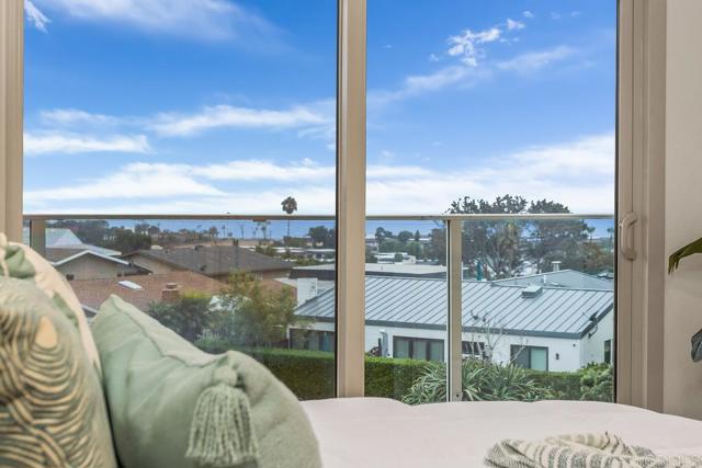 640 W Solana Circle, Solana Beach CA: https://media.crmls.org/mediaz/8935e164-8e61-4a9a-a402-f81333ef4c34.jpg
