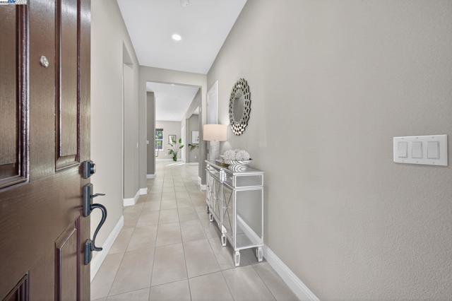 7058 Atlas Peak Dr, Dublin CA: https://media.crmls.org/mediaz/8936a80a-b7e9-423a-a062-b46ad1b4a66d.jpg