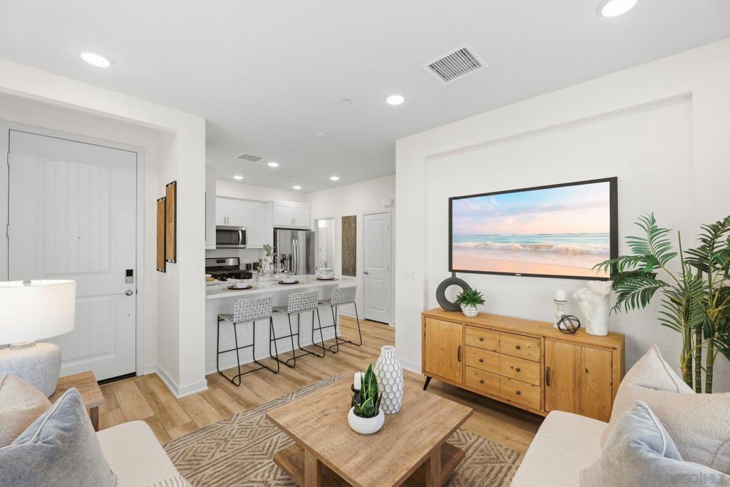 827 Blackstone - photo 4