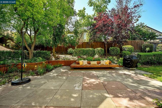 125 Coriander Ct, San Ramon CA: https://media.crmls.org/mediaz/8936d165-333c-4083-8344-ca96039fd25c.jpg