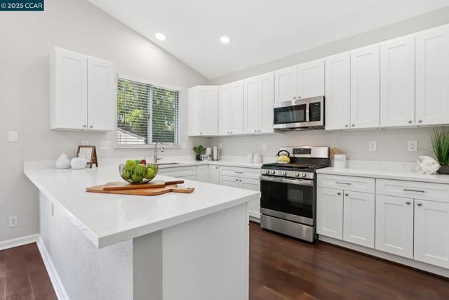 868 Clifton Way, Vacaville CA: https://media.crmls.org/mediaz/8936fdbe-92d0-4d49-bee0-0521a90e52cb.jpg