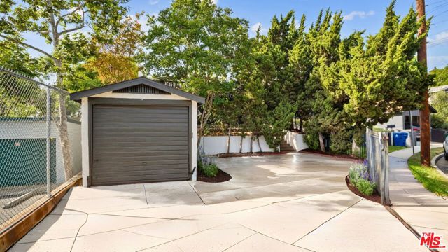 6155 Poppy Peak Drive, Los Angeles CA: https://media.crmls.org/mediaz/893708fe-34eb-442a-ba85-638c9908890b.jpg