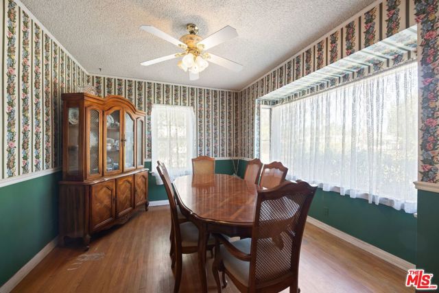 6655 Lindley Avenue, Reseda CA: https://media.crmls.org/mediaz/893714ef-2f66-40b1-aa6e-80302a8046c1.jpg
