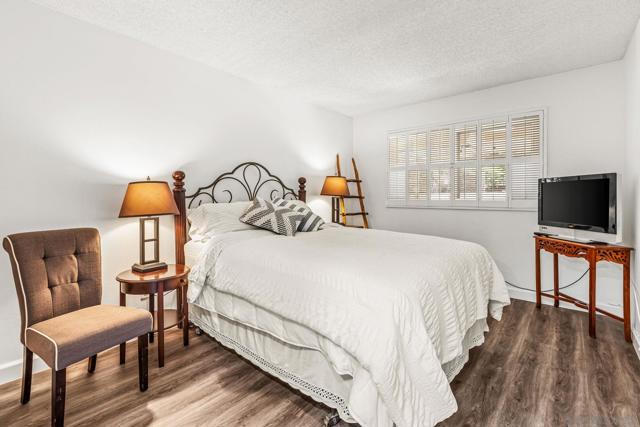 1261 La Mirada Ave, Escondido CA: https://media.crmls.org/mediaz/89372283-f4b1-40fc-896d-c0fd900aa0ea.jpg