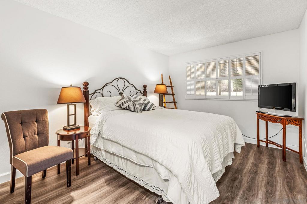 MLS #250043092SD image #16