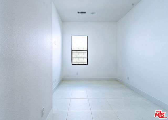 75601 Montage, Palm Desert CA: https://media.crmls.org/mediaz/8937321a-a846-4c67-80cc-15b3599b63d6.jpg