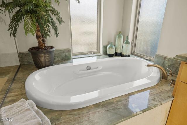 3629 Ocean Drive, Oxnard CA: https://media.crmls.org/mediaz/893768ee-bc4c-43a0-bbc1-5dc0772946cc.jpg