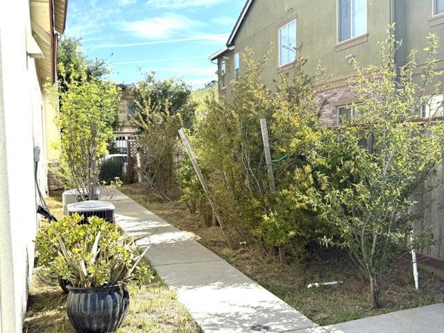 7862 Ridgeline Place, Dublin CA: https://media.crmls.org/mediaz/8937ad02-7151-4bab-832f-9d0b0e2a2958.jpg
