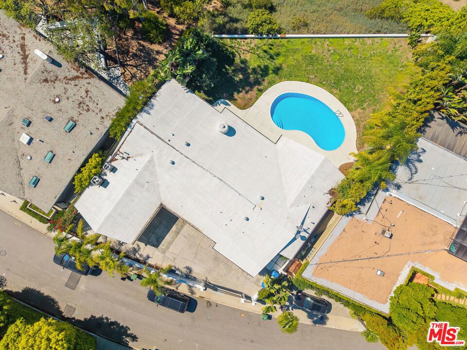 https://media.crmls.org/mediaz/8937d1cd-beba-4754-922e-20750756437f.jpg?preset=X-Large