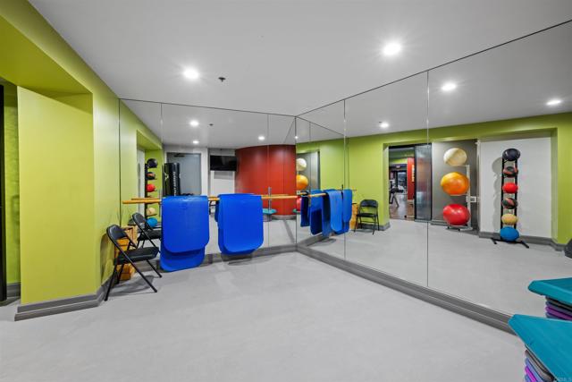 100 Harbor Drive, San Diego CA: https://media.crmls.org/mediaz/8938287a-a521-46ad-a579-fdffc6bc35d6.jpg
