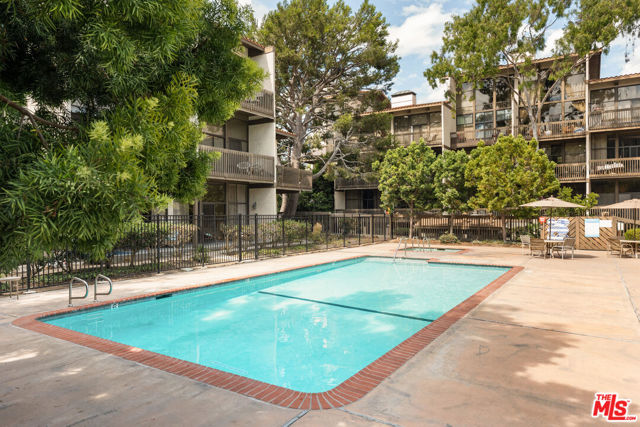 9323 Marina Pacifica Drive, Long Beach CA: https://media.crmls.org/mediaz/8938367d-25fd-4ad6-93d4-7734bc307c03.jpg