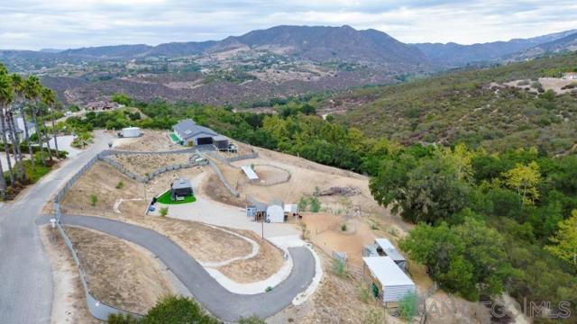 1615 Vista Del Lago, Fallbrook CA: https://media.crmls.org/mediaz/8938989c-4f15-4847-9de0-0bab6ffe8a1c.jpg