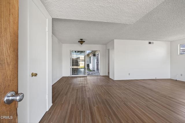 Detail Gallery Image 5 of 26 For 722 W Robert Ave, Oxnard,  CA 93030 - 3 Beds | 1/1 Baths