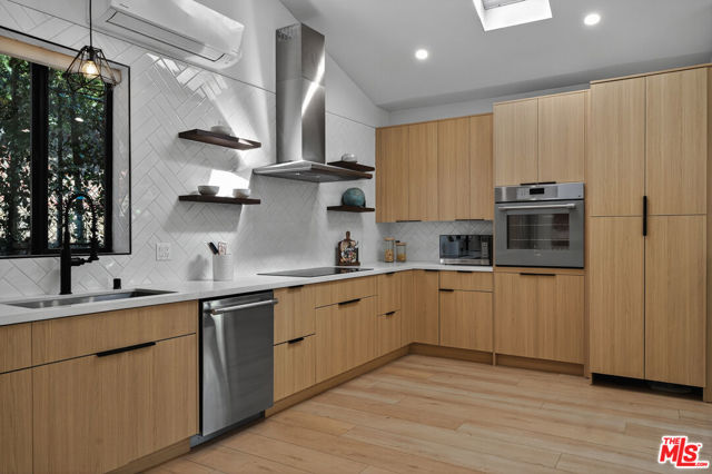 2603 Crestmoore Place, Los Angeles CA: https://media.crmls.org/mediaz/8939e8a3-f90c-411d-8a38-3c7487a5fa09.jpg