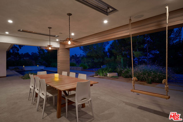 6342 Innsdale Drive, Los Angeles CA: https://media.crmls.org/mediaz/893ad17e-30a3-49fb-9f64-b987d4ae06b5.jpg
