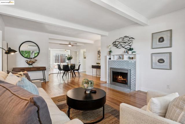 1865 Overhill Rd, Concord CA: https://media.crmls.org/mediaz/893c452e-cf21-4577-819b-b712fd2e31c3.jpg