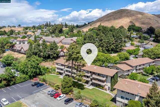 2345 Paloma Ct, Pinole CA: https://media.crmls.org/mediaz/893c8e89-8c80-47e3-b130-b1ef8007c29b.jpg