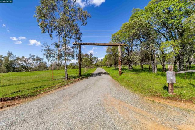 125 Sam Lynn Way, Oroville CA: https://media.crmls.org/mediaz/893cb469-ee3f-404a-ac78-bc2b74ed4aa1.jpg