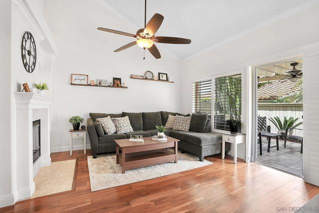 731 Edgewater Dr, Chula Vista CA: https://media.crmls.org/mediaz/893cc5ea-d1c1-4453-b5ff-fbf7c79bf947.jpg