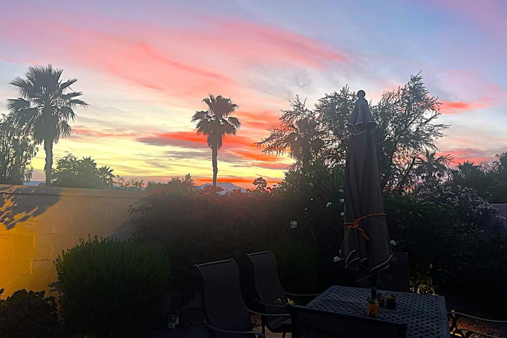 https://media.crmls.org/mediaz/893cc933-7258-484a-a6fc-95b13d81afb4.jpg?preset=X-Large