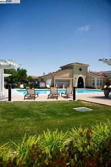 4719 Malayan, San Ramon CA: https://media.crmls.org/mediaz/893d514c-4a6c-4518-a654-6b4b988a7be1.jpg