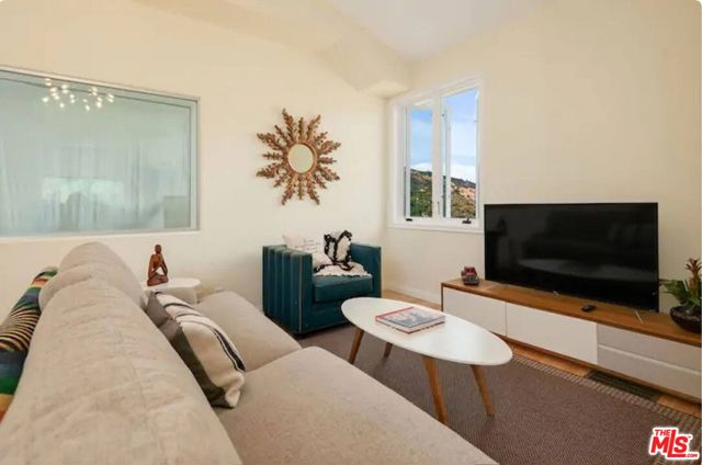 2373 Tuna Canyon Road, Topanga CA: https://media.crmls.org/mediaz/893d9962-abf5-41eb-83bc-f64565ee6449.jpg