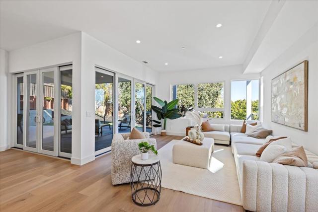 61 HILLTOP Drive, San Carlos CA: https://media.crmls.org/mediaz/893de223-4487-4c06-ba6d-de1aaf441cef.jpg