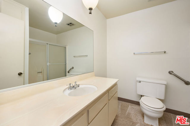 8400 De Longpre Avenue, West Hollywood CA: https://media.crmls.org/mediaz/893e26ae-cfde-49ae-9ec8-796411448fed.jpg