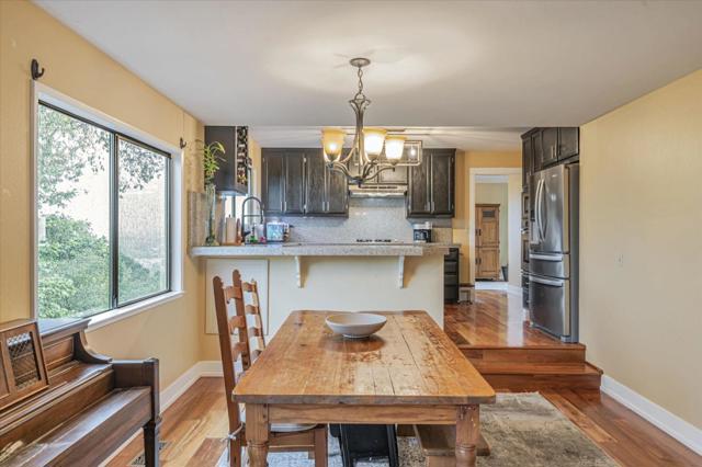 4 Harris Hill Drive, Novato CA: https://media.crmls.org/mediaz/893e384c-1a6a-4f4e-8985-8deafcdf92f6.jpg