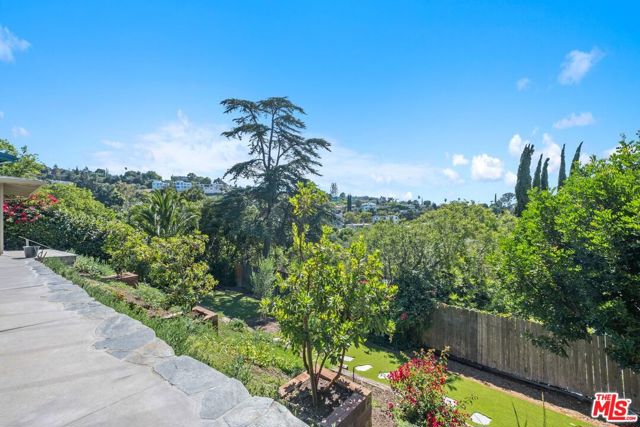 13201 Cheltenham Drive, Sherman Oaks CA: https://media.crmls.org/mediaz/893f213d-db9e-4585-8fac-913a40c4f05c.jpg