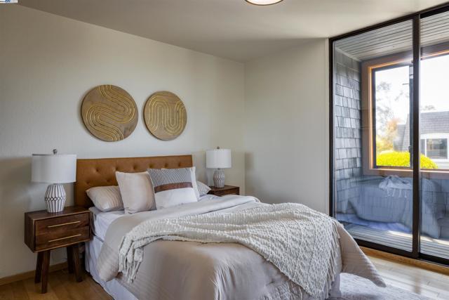 17 Ora Way, San Francisco CA: https://media.crmls.org/mediaz/893f54d4-027d-4c90-a045-b6f546ae5421.jpg