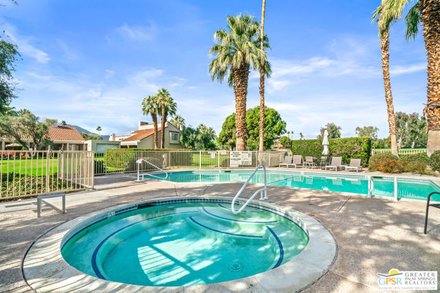 138 Desert West, Rancho Mirage CA: https://media.crmls.org/mediaz/893f9456-a79b-40b0-9cbf-1b09fc77d545.jpg