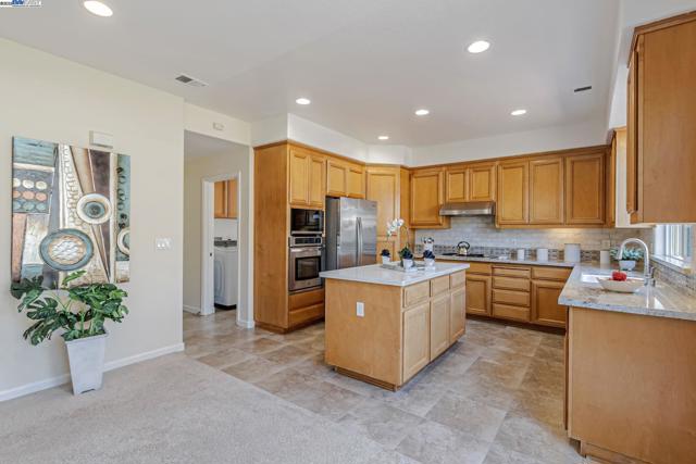 1657 Via Cortina, San Jose CA: https://media.crmls.org/mediaz/89402646-20d8-49c1-b386-9705a9b336d1.jpg
