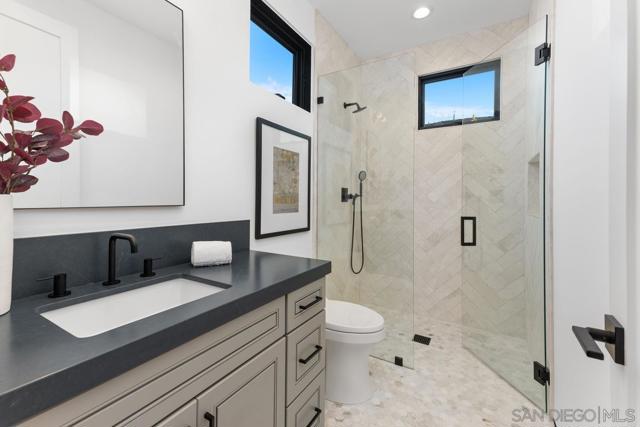 806 Hygeia, Encinitas CA: https://media.crmls.org/mediaz/8940ab8c-e3c2-4b5c-a889-61c6f3c14f11.jpg