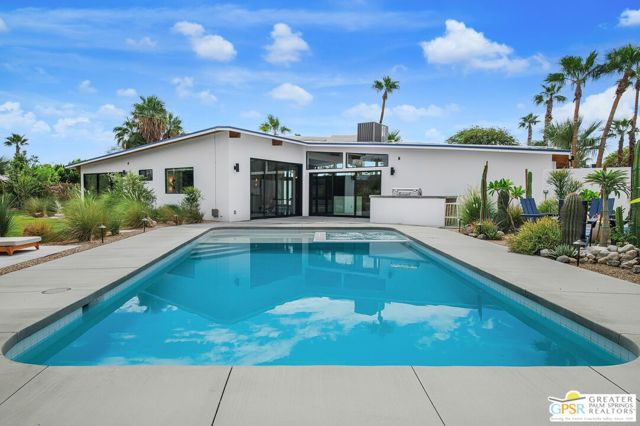 454 E Lindsey Drive, Palm Springs CA: https://media.crmls.org/mediaz/8940c012-b0eb-4fdc-915a-e7b90ee58b40.jpg