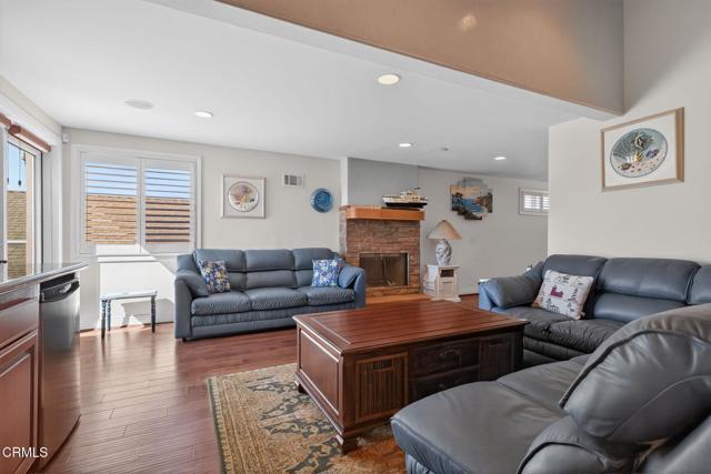 Detail Gallery Image 32 of 59 For 2408 Ocean Dr, Oxnard,  CA 93035 - 3 Beds | 3/1 Baths