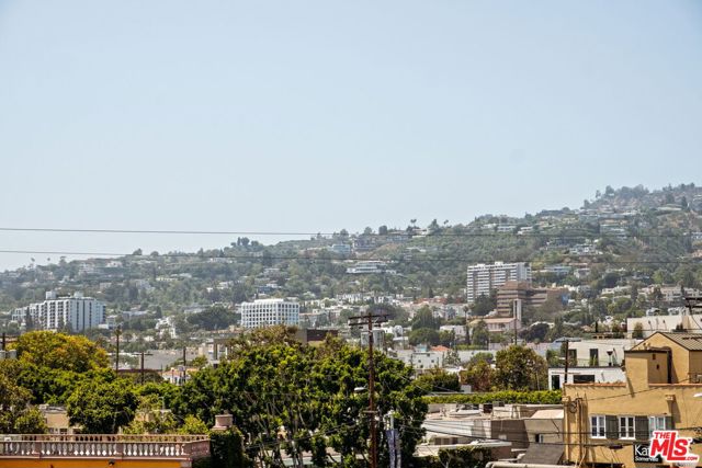 616 N Croft Avenue, West Hollywood CA: https://media.crmls.org/mediaz/89413820-f123-4179-9319-c2e532b79c06.jpg