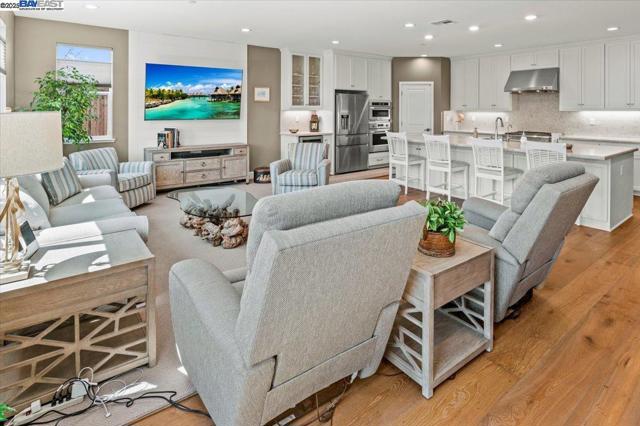 6822 Spanner Ct, Tracy CA: https://media.crmls.org/mediaz/89415147-c366-496c-ac75-e4d686cd7d03.jpg