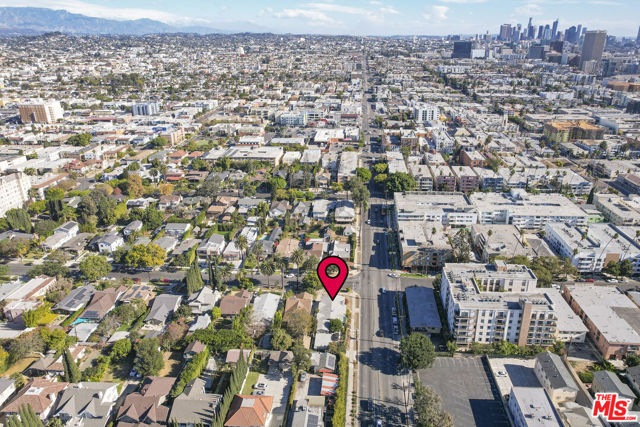 4455 W 3rd Street, Los Angeles CA: https://media.crmls.org/mediaz/89415305-2e3d-479f-bfcd-5c8960aebf32.jpg