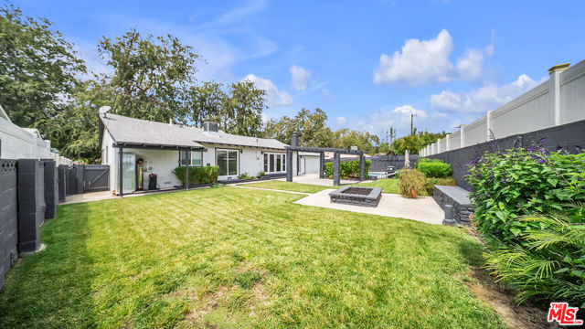 10326 Gothic Avenue, Granada Hills CA: https://media.crmls.org/mediaz/8941a214-35a9-4963-be55-093eaede75a8.jpg