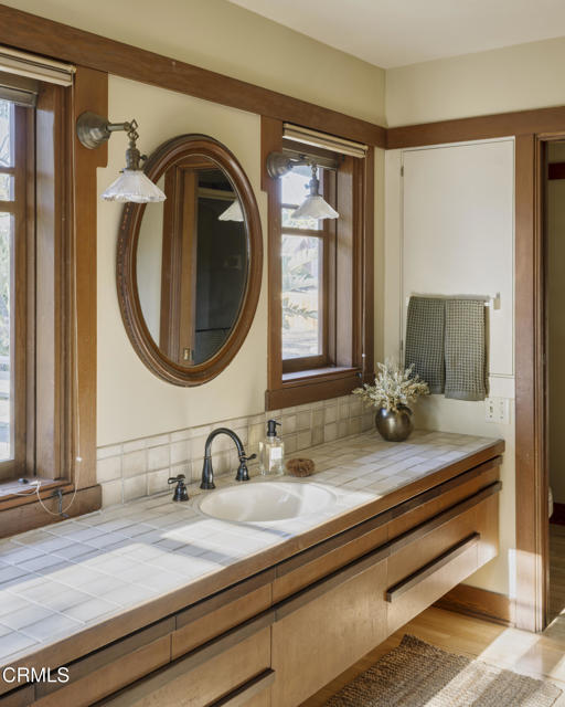 402 Lynn Drive, Ventura CA: https://media.crmls.org/mediaz/8941e957-1e01-42c7-b095-bc3cc3e6554f.jpg