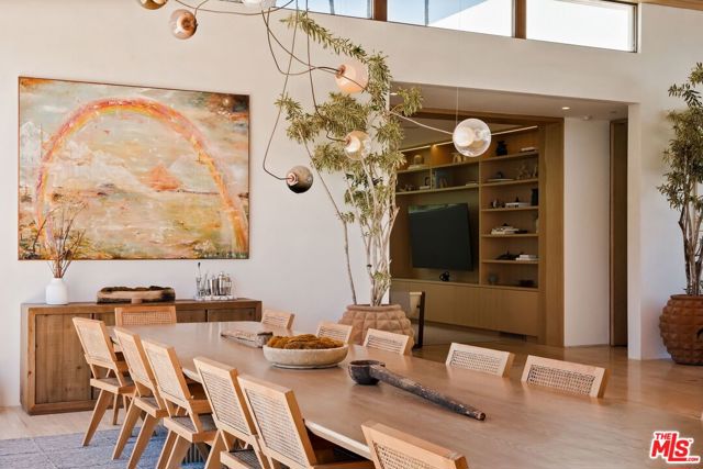 28837 Selfridge Drive, Malibu CA: https://media.crmls.org/mediaz/89423460-eb2c-47b2-8c2e-855ac5a28967.jpg