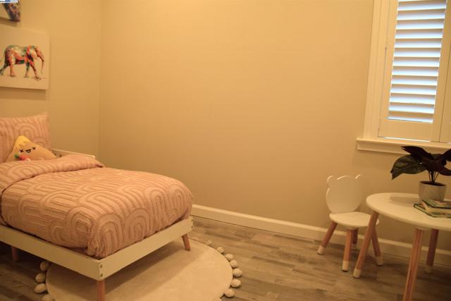 2412 8Th St, Berkeley CA: https://media.crmls.org/mediaz/89425f9e-c644-4b8a-a091-484504e1d6b9.jpg