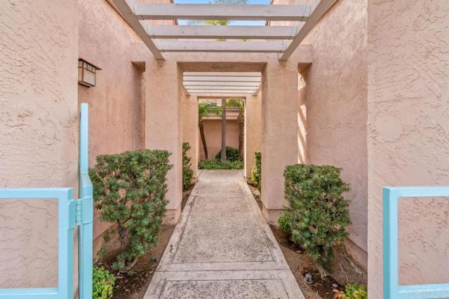 Detail Gallery Image 4 of 41 For 12003 Calle De Leon #3,  El Cajon,  CA 92019 - 2 Beds | 2/1 Baths