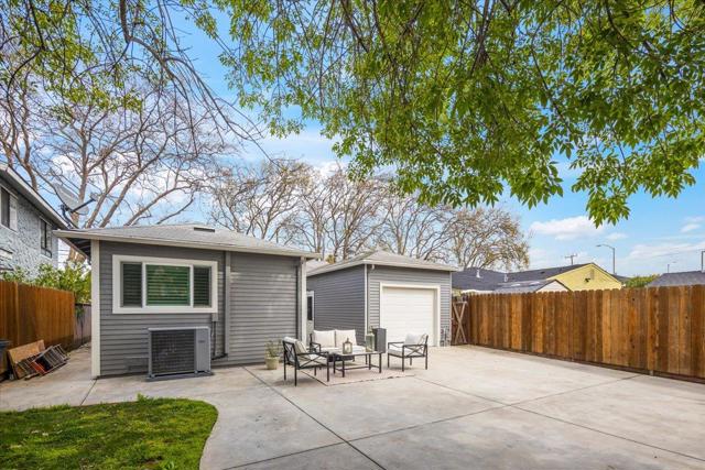 220 Lindbergh Street, San Mateo CA: https://media.crmls.org/mediaz/894329cd-74a9-4e39-a9fb-ce1c1e601236.jpg