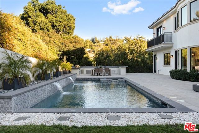 4351 Vanalden Avenue, Tarzana CA: https://media.crmls.org/mediaz/894331ce-9d65-4aa6-85dc-eb668b306760.jpg
