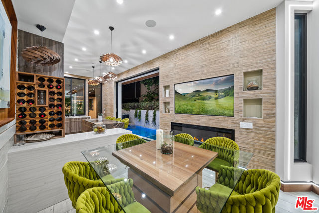 836 California Avenue, Venice CA: https://media.crmls.org/mediaz/8943455d-e910-416e-bf28-d5ff8fb5adb7.jpg