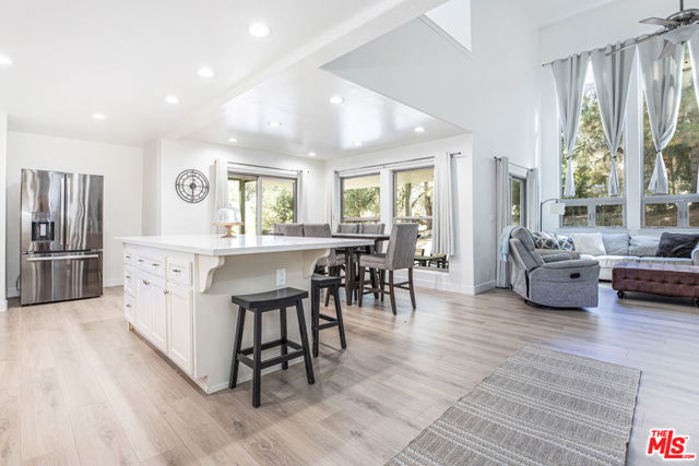 1712 Woodland Drive, Pine Mountain Club CA: https://media.crmls.org/mediaz/894355fc-0d51-4077-b353-0190f2a214b7.jpg